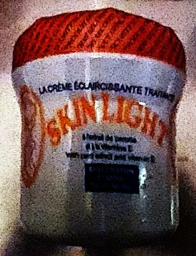 Crema per schiarire la pelle «La Crème éclaircissante traitante» (Skin Light)