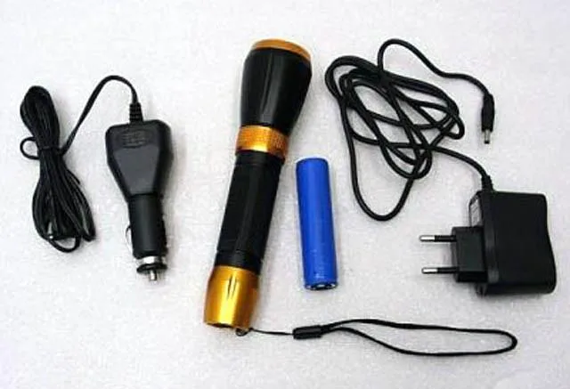 Lampada tascabile con caricabatterie «Ladattava LED taskulamppu» (MR-tuote)