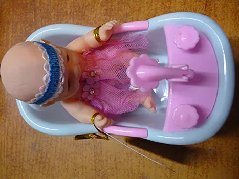Bambola di plastica «Lalka bobas w wanience» (Mega Creative)