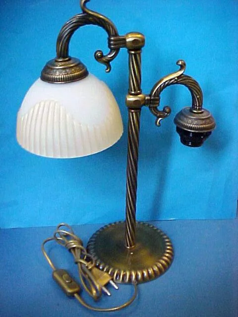 Lampada da tavolo con due bracci (apparecchio portatile) — foto 1 dell'alert 0353/07