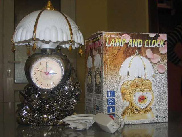 Lampada e orologio — foto 1 dell'alert 0718/08