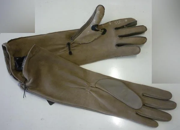 Guanti in pelle «Lange Handschuhe Leather Lacing braun (Long leather gloves with lacing)» — foto 2 dell'alert A12/0826/17