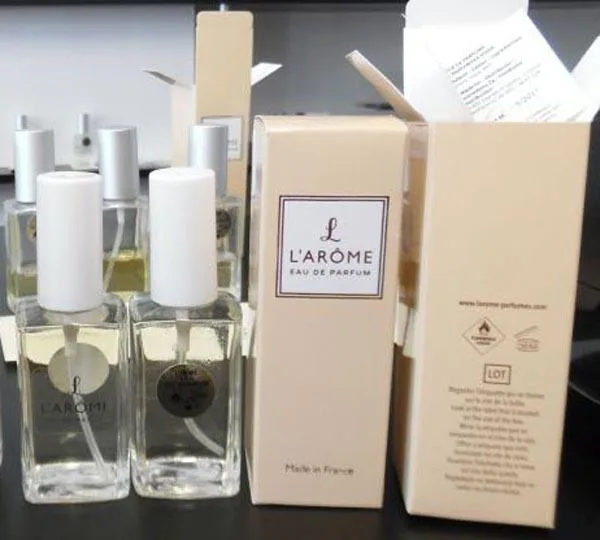 Profumo «L’ARÔME PARFUMES» — foto 2 dell'alert A12/0482/18
