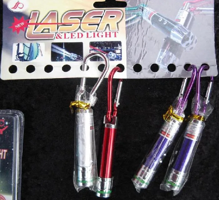 Puntatore laser & #13; & #13; «Laser & LED Light» — foto 2 dell'alert A12/1441/12