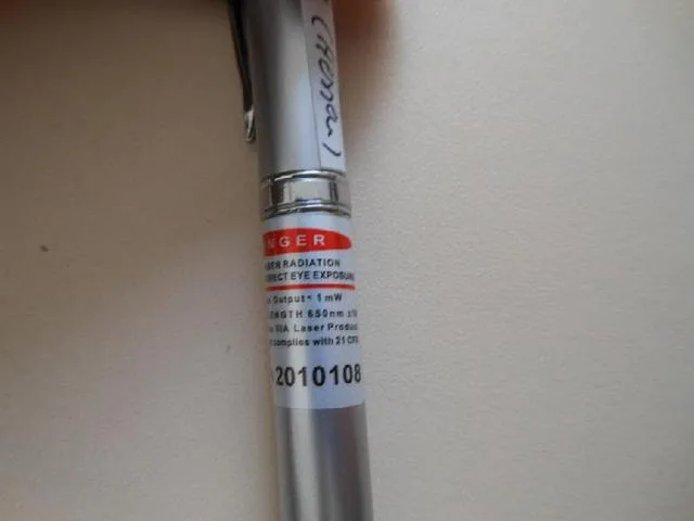 Puntatore laser &amp; #13; &amp; #13; «Laser &amp; Led Pen» — foto 1 dell'alert A12/1339/12