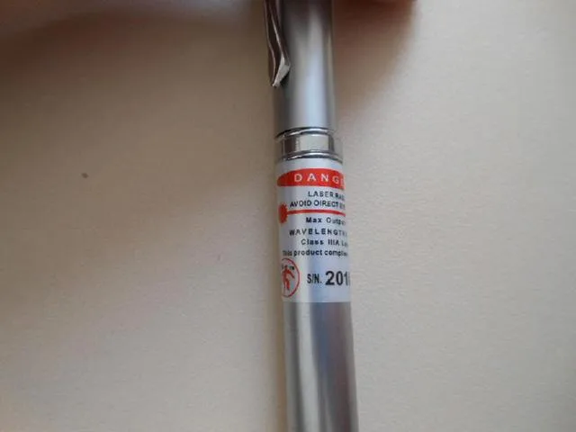 Puntatore laser &amp; #13; &amp; #13; «Laser &amp; Led Pen» — foto 2 dell'alert A12/1339/12