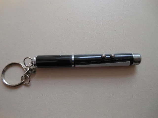 Puntatore laser & #13; & #13; «Laser & Led Pen» — foto 3 dell'alert A12/1341/12