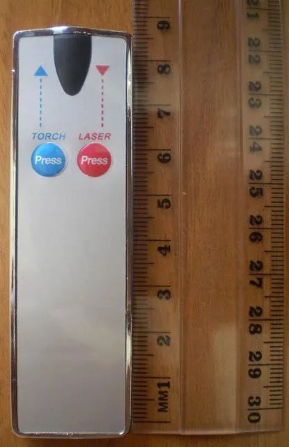 Puntatore laser «Laser Card with 2 LED Lights» — foto 1 dell'alert A12/0490/14