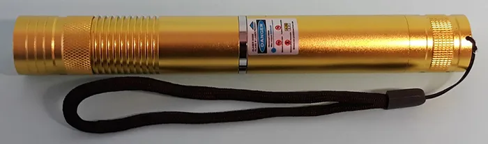 Puntatore laser con caricabatterie «LASER (on the packaging); Li thium battery charger (on the charger)» — foto 5 dell'alert A12/01832/20