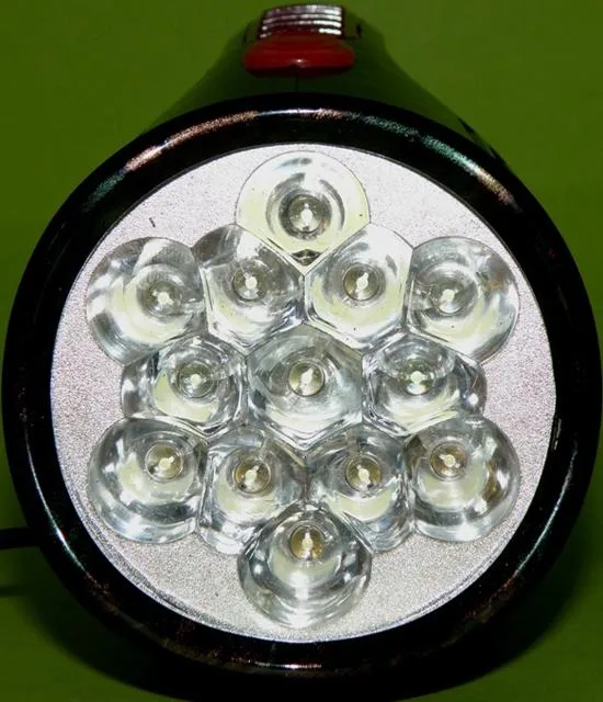 Torcia ricaricabile «Latarka diodowa (Rechargeable torch)» (Tiross)