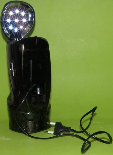 Torcia ricaricabile «Latarka diodowa (Rechargeable torch)» — foto 2 dell'alert A12/1385/13
