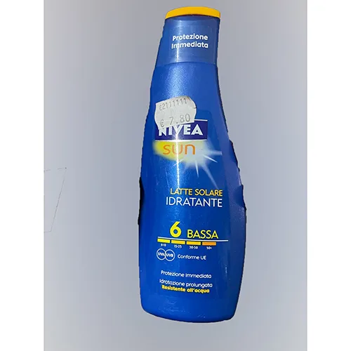 Latte di protezione solare «Latte solare idratante protezione 6 bassa» (Nivea sun)