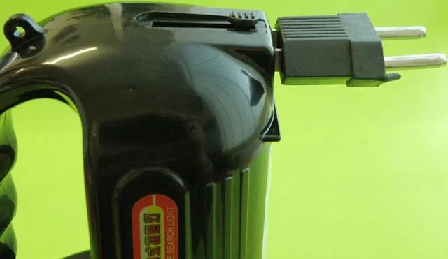 Torcia ricaricabile «LED 2 in 1 rechargeable search light» — foto 2 dell'alert A12/0438/13