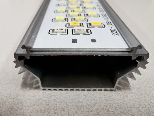 Luce a LED «LED Kasvivalaisin 80W/220 lediä (tarvike 4030)» — foto 3 dell'alert A12/00018/24