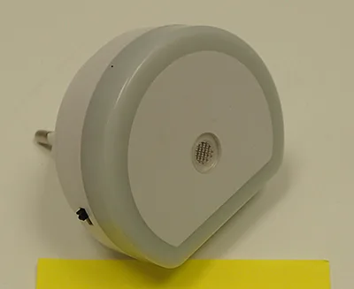 Lampada notturna a LED «LED night-lamp with day-night sensor» — foto 2 dell'alert A12/00423/22