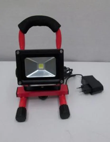Luce di inondazione a LED «LED työvalaisin 10W ladattava ('10W LED rechargeable work light')» — foto 3 dell'alert A12/0909/16