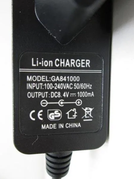 Luce di inondazione a LED «LED työvalaisin 10W ladattava ('10W LED rechargeable work light')» — foto 4 dell'alert A12/0909/16