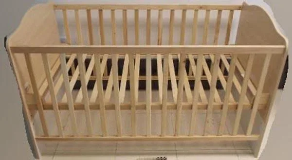 Lettino in legno (Roba)