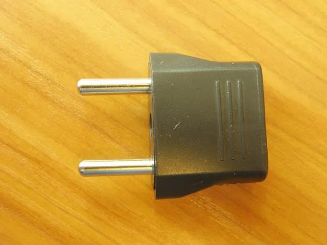 Caricabatterie «Li-ion Battery Universal Charger» — foto 1 dell'alert A12/0898/14