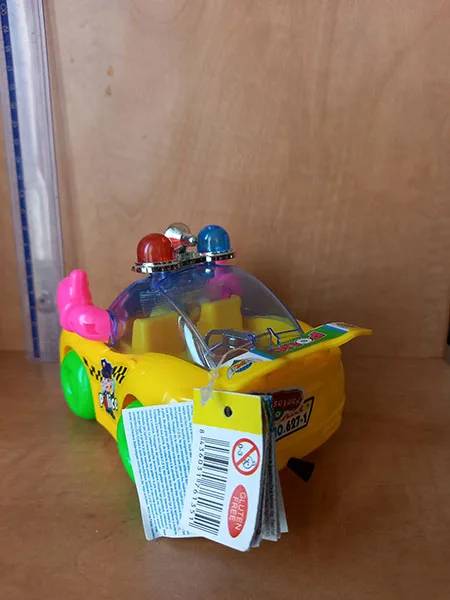 Auto giocattolo con caramelle «Light Cartoon Police» — foto 2 dell'alert A12/01576/21