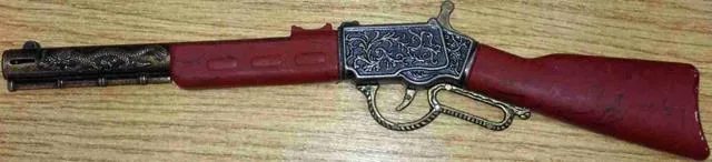 Accendino novità «Lighter Classical Pistol Famous Gun» — foto 1 dell'alert A12/1178/13