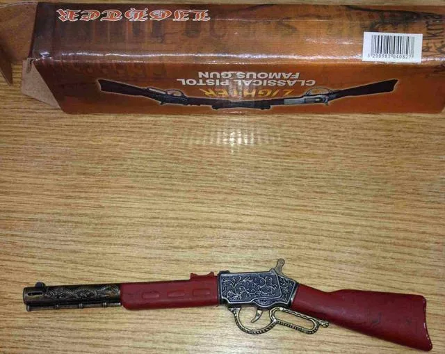 Accendino novità «Lighter Classical Pistol Famous Gun» — foto 2 dell'alert A12/1178/13