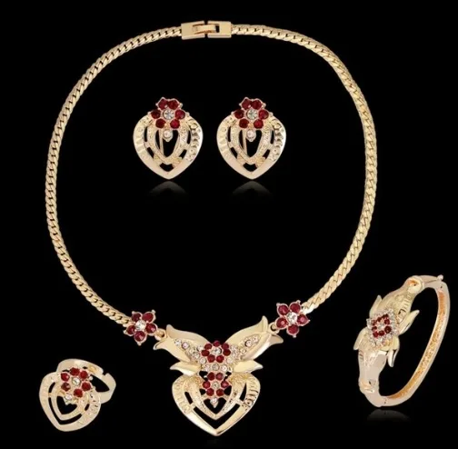 Set di gioielli «Lot de bijoux avec pendentifs d'oreilles et fleurs de mariage élégantes»