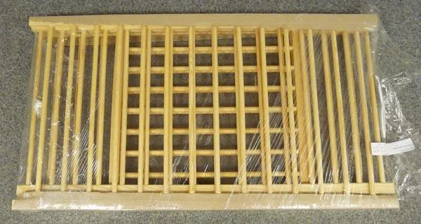 Lettino in legno «LOZECZKO DZIECIECE ("Baby cot")» (Wujec meuble)