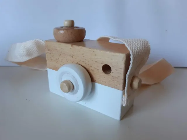 Macchina fotografica giocattolo in legno
