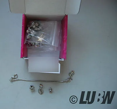 Bracciale con ciondoli «Mädchen Spielzeug Geschenk 4-12 Jahre, Charm Armband Kit DIY Schmuck Bastelset Mädchen G…» — foto 1 dell'alert INFO/00078/22