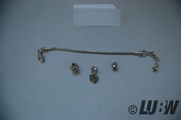 Bracciale con ciondoli «Mädchen Spielzeug Geschenk 4-12 Jahre, Charm Armband Kit DIY Schmuck Bastelset Mädchen G…» — foto 3 dell'alert INFO/00078/22