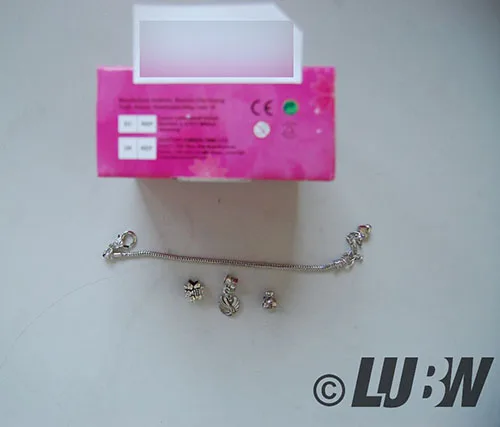 Bracciale con ciondoli «Mädchen Spielzeug Geschenk 4-12 Jahre, Charm Armband Kit DIY Schmuck Bastelset Mädchen G…» — foto 5 dell'alert INFO/00078/22