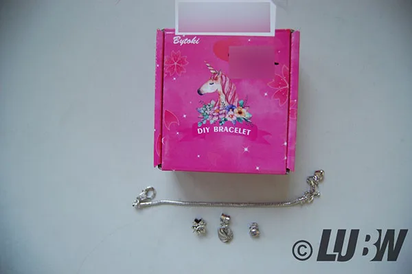 Bracciale con ciondoli «Mädchen Spielzeug Geschenk 4-12 Jahre, Charm Armband Kit DIY Schmuck Bastelset Mädchen G…» — foto 7 dell'alert INFO/00078/22