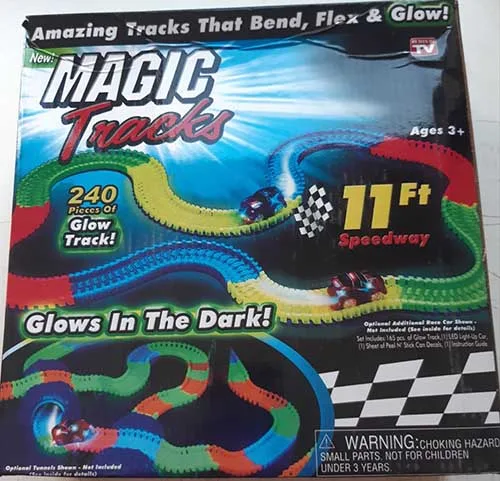 Pista dell'automobile a batteria «MAGIC Tracks»
