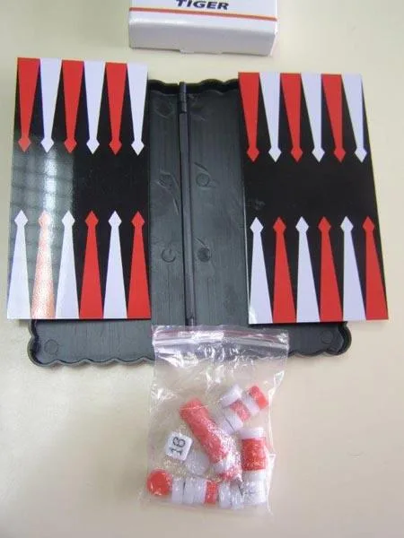 Set di backgammon magnetici «MAGNETISK BACKGAMMON ('Magnetic Backgammon')» — foto 3 dell'alert A11/0118/15