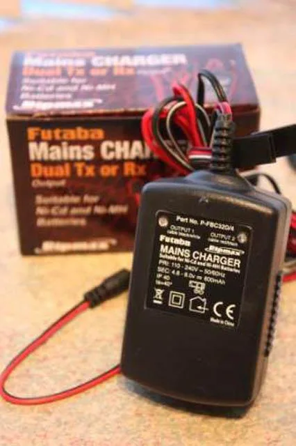 Caricabatterie «Mains Charger» (Futaba)