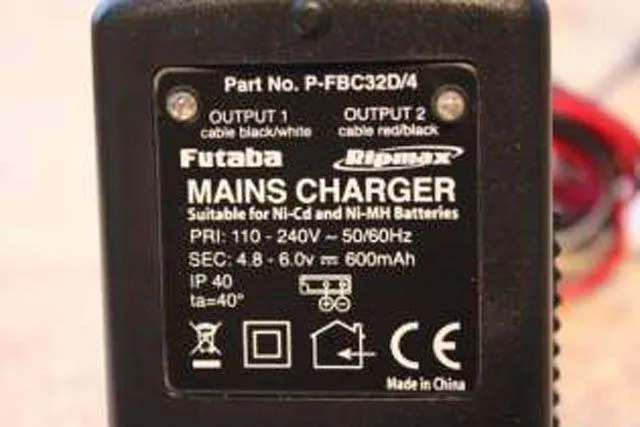 Caricabatterie «Mains Charger» — foto 2 dell'alert A12/1328/14