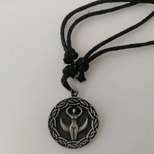 Collana «Mångudinna Halsband i tenn» — foto 1 dell'alert A12/01543/20
