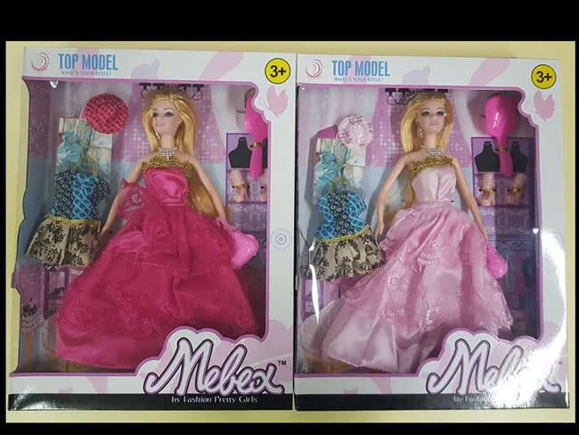 Bambola in plastica con accessori. «Mebex TM, by Fashion Pretty Girl»