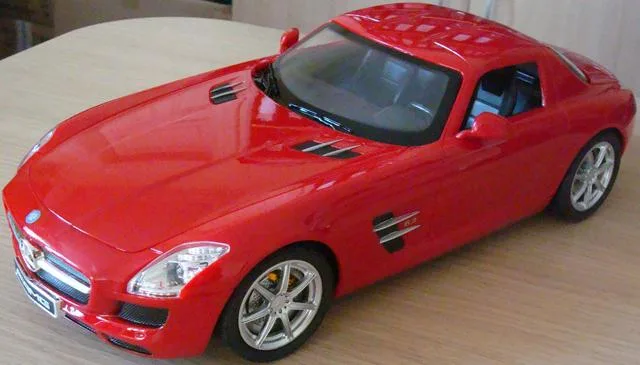Giocattolo radiocomandato «Mercedes-Benz SLS-AMG» (Akai)