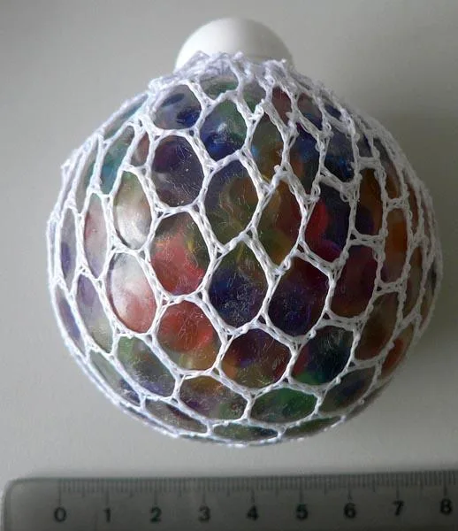 Palla giocattolo «Mesh ball rainbow» (FUN TRADING)