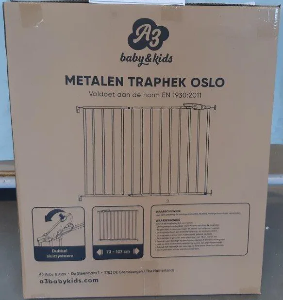 Cancello di sicurezza per bambini «Metalen Traphek Oslo wit» (Baby and Kids)