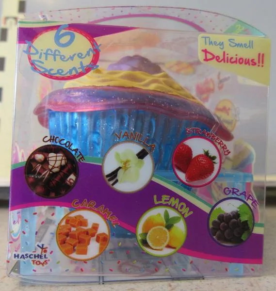 Bambola di plastica dentro cupcake «Mini Cupcake Surprise» (EMCO Haschel Toys)