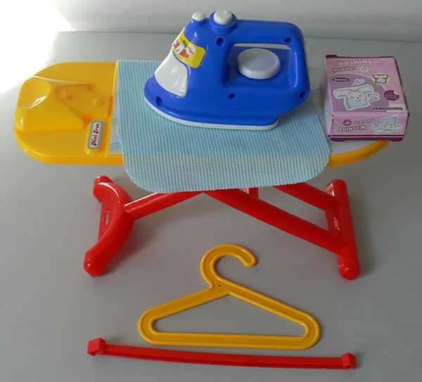 Set stiratura giocattolo «Mini Iron» (Qimei Toys)