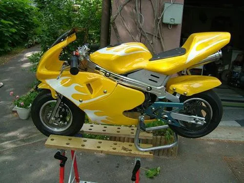 Mini moto – 50 cc, giallo con fiamme — foto 1 dell'alert 0822/06