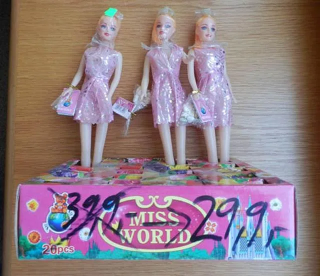 Bambola di plastica «MISS WORLD» (Vida's Toy Candy)