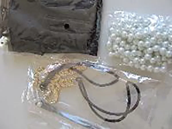 Set di costumi «Mode 20 Jahre Accessoires Flapper Set Stirnband Ohrringe Perlen Halskette Handschuh Ziga…» — foto 1 dell'alert A12/00533/21