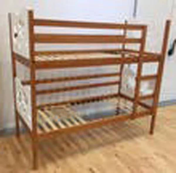 Letto a castello in legno «Moderno køjeseng i smart design» (Danberg / Eurotel Sp. zo.o.)