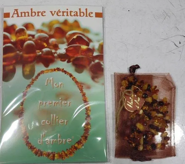 Collana di ambrato «Mon premier collier d'ambre ('My first amber necklace')» (Unknown)