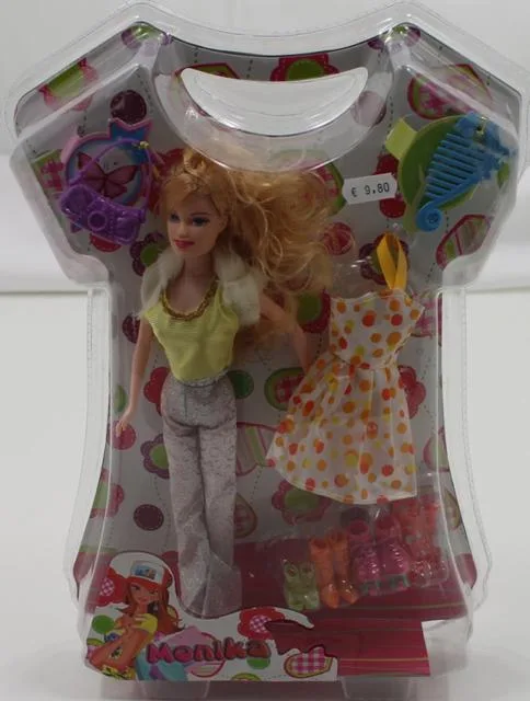 Bambola di plastica «Monika» (Dakechao Toys)